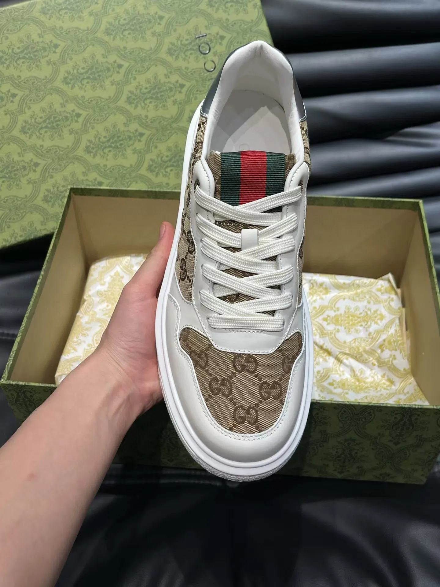 Factory price: 460💰Gucci new men's shoes GUCCI [Lightning] latest shoes are shipped. Original quality, fashionable, special materials, sheepskin lining, new packaging. The foot feels super comfortable and the workmanship is impeccable. Size: 38-44, customized 45